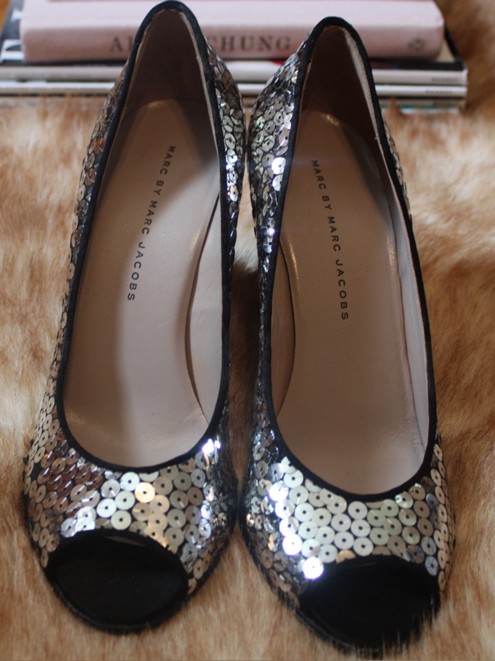 marc jacobs peep toe pumps